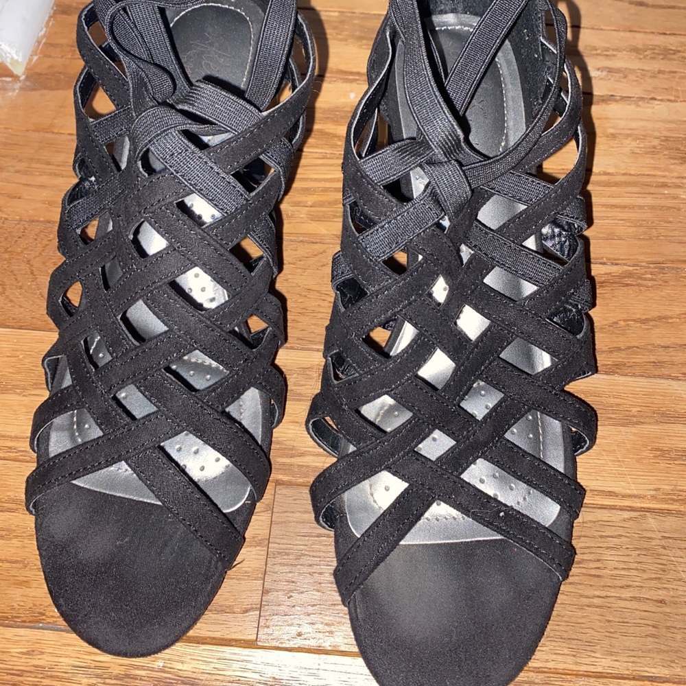Cross black heels